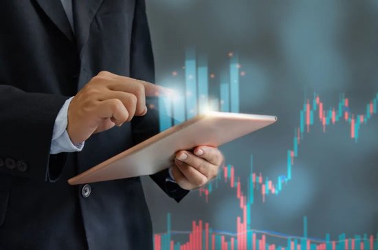 美联储主席沃什上任百天陷两难：特朗普曾承诺他“做你自己的事吧”，如今喊话“全球最低利率”