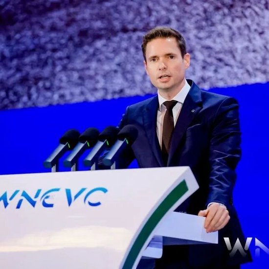 以“转型升级·韧性增长	”为主题，WNEVC 2026全景概览