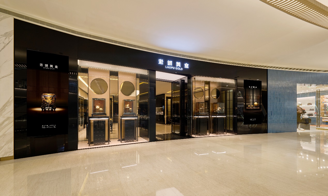 老铺黄金国内最大门店在沪亮相