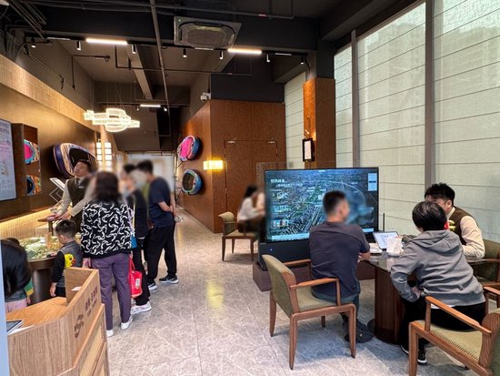 实探｜国庆假期上海楼市热度不减：新房售楼处“9点不到就有客户来了”，二手房议价空间持续收窄